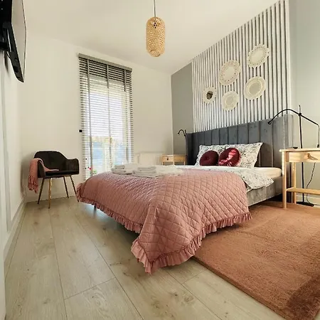 W Slupsku Z Klimatyzacja Balkonem Parkingiem