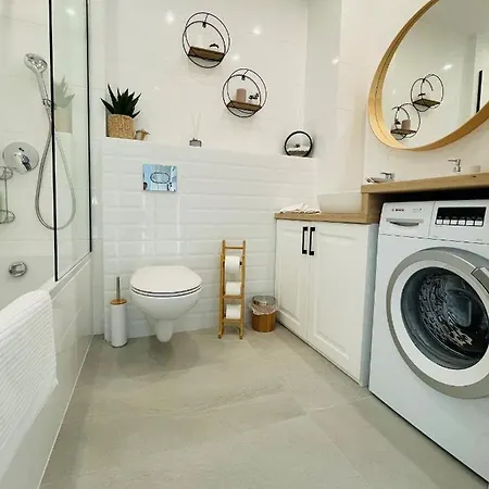 W Slupsku Z Klimatyzacja Balkonem Parkingiem Апартаменты