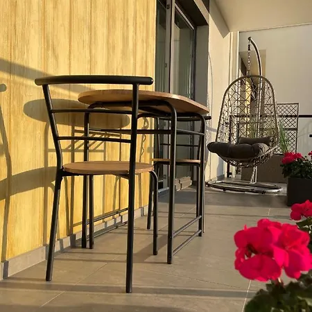 W Slupsku Z Klimatyzacja Balkonem Parkingiem Слупск