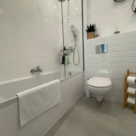 W Slupsku Z Klimatyzacja Balkonem Parkingiem Appartamento *