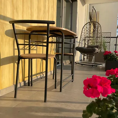 W Slupsku Z Klimatyzacja Balkonem Parkingiem *