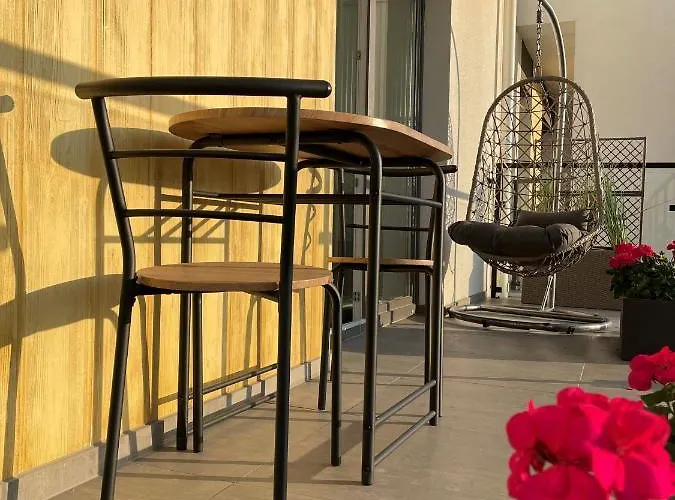 W Slupsku Z Klimatyzacja Balkonem Parkingiem スウプスク