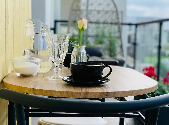 W Slupsku Z Klimatyzacja Balkonem Parkingiem アパート スウプスク