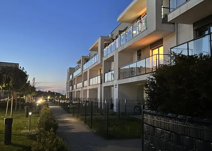 W Slupsku Z Klimatyzacja Balkonem Parkingiem スウプスク