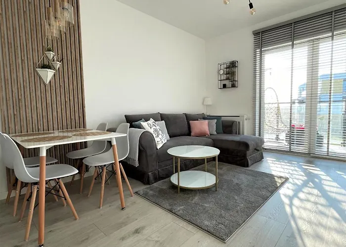 アパート W Slupsku Z Klimatyzacja Balkonem Parkingiem スウプスク