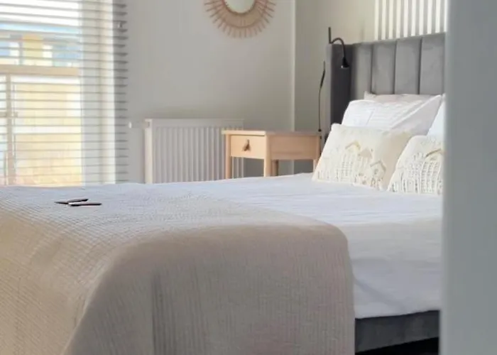 W Slupsku Z Klimatyzacja Balkonem Parkingiem アパート スウプスク